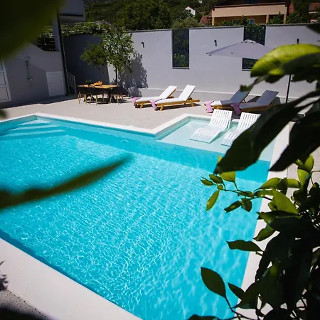 Flumen Villa *